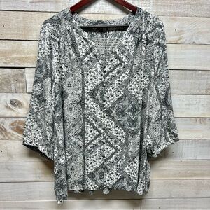 Rose‎ + Olive Top Womens Plus 2X Black White Long Sleeve V Neck Floral Paisley